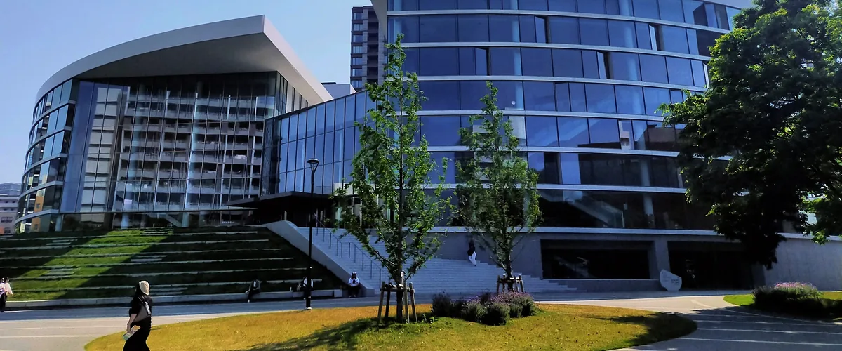 高校校园与科研楼全景